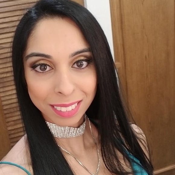 Meet your Posher, Saadia - Picture 1 of 1